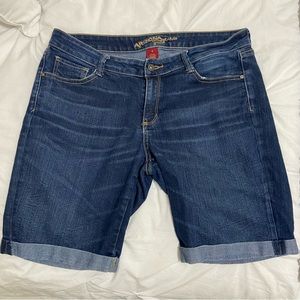 Arizona Jean Shorts Mid-Rise
